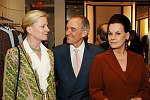 DSC_0175 Malori Hathoway, Rual Suarez and Ann Rapp<br>at a cocktail reception saluting the Gala Committees of Casita Maria's Fiesta 2006 at the Carolina Herrera store on Madison Ave, in Manhattan on 4-25-06. photos by Kathleen Doran for Rob Rich � 2006 516-676-3939 robwayne1@aol.com